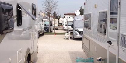 Motorhome parking space - Duschen - Italy - Area Camper