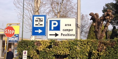 Motorhome parking space - öffentliche Verkehrsmittel - Italy - Area Camper