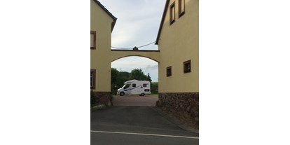 Reisemobilstellplatz - Wohnwagen erlaubt - Sachsen - Hof Einfahrt - Hof Augustin bei Schwarz