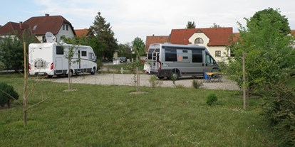 Reisemobilstellplatz - Stromanschluss - Donauraum - Beschreibungstext für das Bild - Weingut & Gästehaus  Helga & Josef ROSENBERGER
