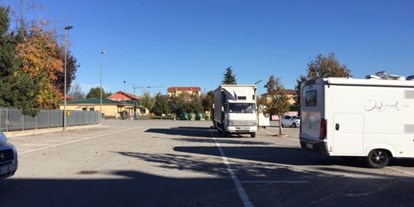 Reisemobilstellplatz - Wohnwagen erlaubt - Area di sosta camper