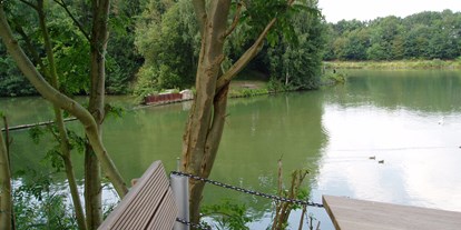 Reisemobilstellplatz - Umgebungsschwerpunkt: Fluss - Teutoburger Wald - Blick zum Laichschongebiet und zum Fahrwasser - Reisemobilhafen Möwennest