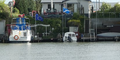 Reisemobilstellplatz - Umgebungsschwerpunkt: Fluss - Nordrhein-Westfalen - Bei uns darf man auch unten auf den Stegen sein - Reisemobilhafen Möwennest