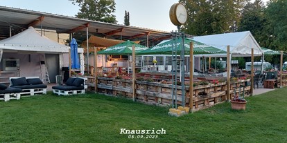 Reisemobilstellplatz - Hunde erlaubt: keine Hunde - Schwarzwald - Schwimmbad Jestetten mit Campingplatz