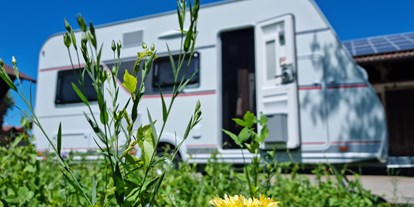 Motorhome parking space - Duschen - Oberbayern - Wohnmobil, Wohnwagen, Bulli - hier findet jeder einen Platz  - Campingurlaub auf dem Huberhof Hinzing 