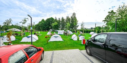 Reisemobilstellplatz - Art des Stellplatz: ausgewiesener Parkplatz - Polen - KempingZator