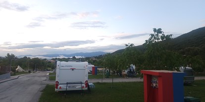 Motorhome parking space - Duschen - Greece - PITCHES - Ioannina Camping Glamping
