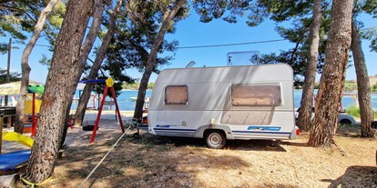 Motorhome parking space - Stromanschluss - Croatia - Campingplatz Pašman****