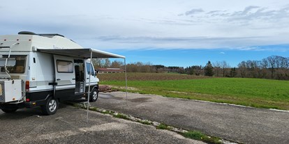 Motorhome parking space - Badestrand - Oberbayern - am Chiemsee mit Alzblick