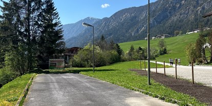 Reisemobilstellplatz - Hunde erlaubt: keine Hunde - Tiroler Unterland - Der Stellplatz - Stellplatz beim Schlossblick 