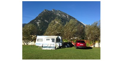 Motorhome parking space - Stromanschluss - Austria - Blick auf Hausberg "kleiner Göll" - Camping Martina