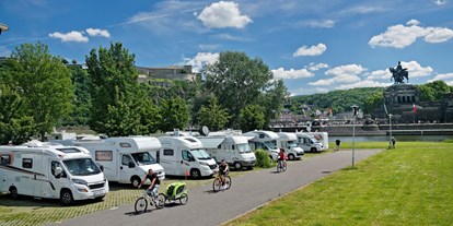 Motorhome parking space - Tennis - Mosel - Reisemobilstellplätze am KNAUS Campingpark Rhein-Mosel/Koblenz