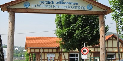 Reisemobilstellplatz - Wohnwagen erlaubt - Einfahrt Campingplatz - Wellness-Rheinpark-Camping Bad Hönningen