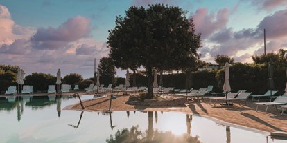 Reisemobilstellplatz - Umgebungsschwerpunkt: Strand - piscina benessere - Campeggio Agricampeggio "Brezza tra gli Ulivi" Puglia 