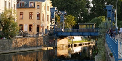 Reisemobilstellplatz - Duschen - Walow - Die malerische Stadt Plau am See ist ein tolles Ausflugsziel. - Wohnmobilstellplatz am Campingpark Zuruf