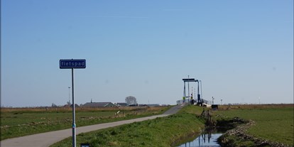 Motorhome parking space - Umgebungsschwerpunkt: Fluss - Friesland - Nach dem Stellplatz.  - Camperplaats Leeuwarden 