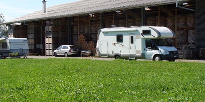 Motorhome parking space - WLAN: am ganzen Platz vorhanden - Switzerland - Bauernhof Uf Rüti