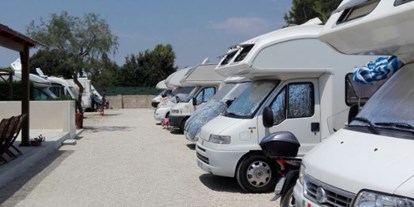 Motorhome parking space - Duschen - Puglia - Area Sosta Camper La Salina