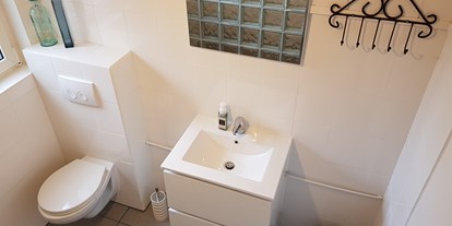 Reisemobilstellplatz - Umgebungsschwerpunkt: am Land - Niedersachsen - Badezimmer für unsere Gäste  - Ferienbauernhof De Slaaphoeve