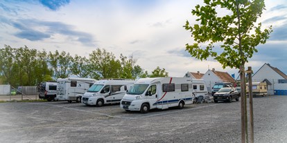Reisemobilstellplatz - Art des Stellplatz: bei Freibad - Podersdorf am See - CamÖ Camping Mörbisch am Neusiedlersee