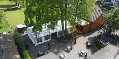 Motorhome parking space - Wohnwagen erlaubt - Sauerland - Unsere Biergaren ab oben gesehen - Camping Susewind