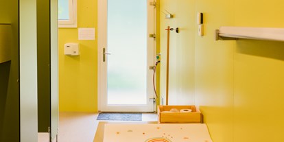 Motorhome parking space - Entsorgung Toilettenkassette - Graubünden - Beheizte sanitäre Anlagen sorgen für den nötigen Komfort - Camping Viva