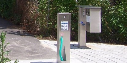 Reisemobilstellplatz - Frischwasserversorgung - Ostbayern - Wohnmobilstellplätze mit Ent-und Versorgungsstation direkt auf dem Parkplatz der AQACUR Bade- und Saunawelt - Stellplatz AQACUR Badewelt