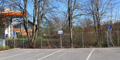 Motorhome parking space - WLAN: nur um die Rezeption vorhanden - Ostbayern - Stellplatz AQACUR Badewelt