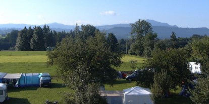 Reisemobilstellplatz - Umgebungsschwerpunkt: Berg - Marktoberdorf - Wunderbarer Blick in die Berge - Campinghof Sommer
