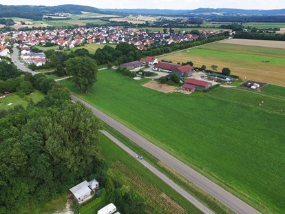 Motorhome parking space - Frischwasserversorgung - Bavaria - Ausglick zur Gemeinde Berg - Camping in Berg