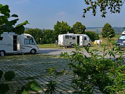 Reisemobilstellplatz - Wohnwagen erlaubt - Wohnmobilhafen vor ARTERHOF - Wohnmobil Hafen am Arterhof