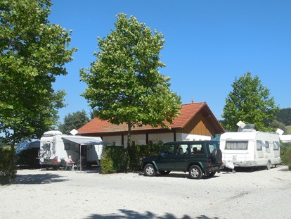 Reisemobilstellplatz - Umgebungsschwerpunkt: am Land - Gutshofplätze Extraklasse auf dem
Campingplatz ARTERHOF mit eigener Sanitäreinheit direkt am Platz - Wohnmobil Hafen am Arterhof