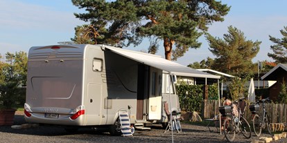 Motorhome parking space - Tennis - Münsterland - große Stellplätze am Deich....auch für große Reisemobile geeignet - Campingpark Heidewald