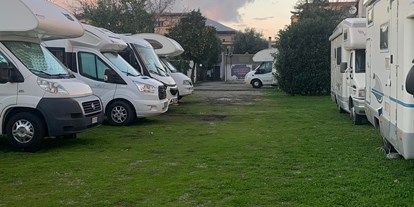 Motorhome parking space - Pompei - Area di sosta di Famiglia Amatrano