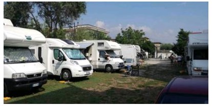 Motorhome parking space - WLAN: nur um die Rezeption vorhanden - Napoli - Area di sosta di Famiglia Amatrano