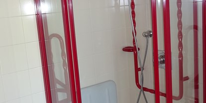 Reisemobilstellplatz - Reiten - Österreich - Es ist auch ein Behinderten WC mit Dusche vorhanden.
Barrierefreier Zugang zum Sanitärbereich - Sulmtal - Camp
