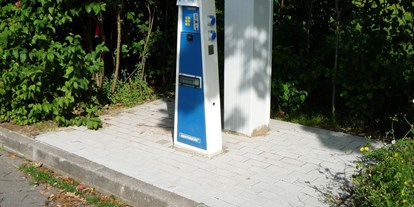 Reisemobilstellplatz - öffentliche Verkehrsmittel - Eberbach (Rhein-Neckar-Kreis) - Strom und Wasserversorgung - Stellplatz am Parkplatz Seeweg