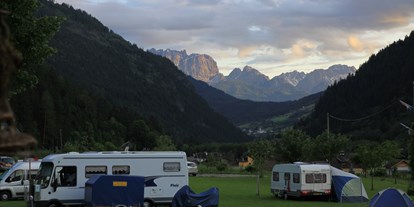 Motorhome parking space - Umgebungsschwerpunkt: Fluss - Austria - viel Platz - Camping am See Gut Lindlerhof, mit Ferienhäuser und Almhütten