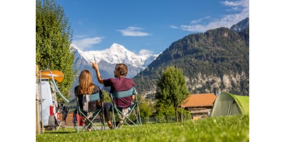 Reisemobilstellplatz - Umgebungsschwerpunkt: Fluss - Schweiz - Camping Lazy Rancho 4 - Sicht auf Eiger, Mönch und Jungfrau! - Camping Lazy Rancho 4