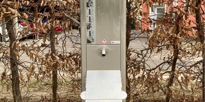 Motorhome parking space - Entsorgung Toilettenkassette - Saxony - Entsorgungsautomat für Bordtoilette und Grauwasser, ein Bodeneinlass ist außerdem vorhanden. - Stellplatz Uferstraße Schwarzenberg