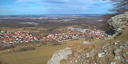 Reisemobilstellplatz - Umgebungsschwerpunkt: Berg - Baden-Württemberg - Blick vom Jusi (673 m) größter Schlot des Schwäbischen Vulkans mit geologischem Lehrpfad - Kohlberg am Jusi 