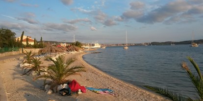 Reisemobilstellplatz - Umgebungsschwerpunkt: Stadt - Dalmatien - Super schöner Strand - Stellplatz Camping App. Trstenica Orebic