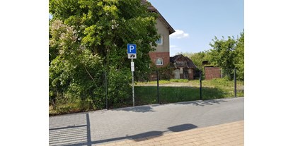 Motorhome parking space - Restaurant - Berlin-Umland - Stellplatz für 2 Womo´s ausrechend mit Stromanschluss - „Haus des Brotes“ Bahnhof Velten
