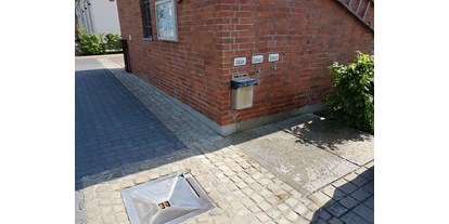 Motorhome parking space - Restaurant - Berlin-Umland - Frischwasser, Grauwasser- und Müllentsorgung vor Ort - „Haus des Brotes“ Bahnhof Velten