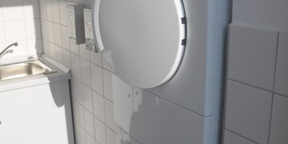 Reisemobilstellplatz - Entsorgung Toilettenkassette - Lübeck - Spülmöglichkeit, Waschmaschine & Trockner - Reisemobilpark Eutiner See