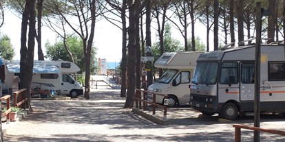 Reisemobilstellplatz - Badestrand - Italien - Stellpätze mit Blick aufs Meer - Camping Lungomare