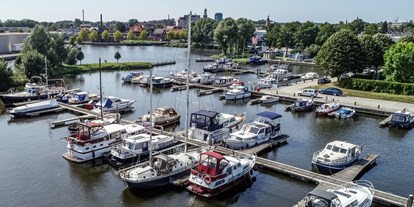 Reisemobilstellplatz - Art des Stellplatz: bei Gewässer - Niederlande - Wohnmobilstellplatz Yachthafen Winschoten - Jachthaven Winschoten