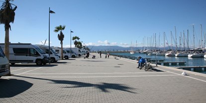 Reisemobilstellplatz - Art des Stellplatz: ausgewiesener Parkplatz - Andalusien - Parking La Linea de La Concepcion