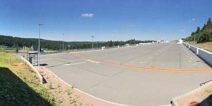 Motorhome parking space - Umgebungsschwerpunkt: Stadt - Thuringia - Caravanstellplatz am Biathlonstadion Oberhof