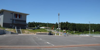 Reisemobilstellplatz - Art des Stellplatz: Sportstätte - Thüringer Wald - Caravanstellplatz am Biathlonstadion Oberhof